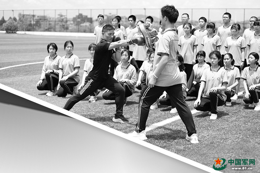 優(yōu)秀退役軍人進(jìn)入校園任教，在三尺講臺立德樹(shù)人  ——  “迷彩園丁”耕耘菁菁校園