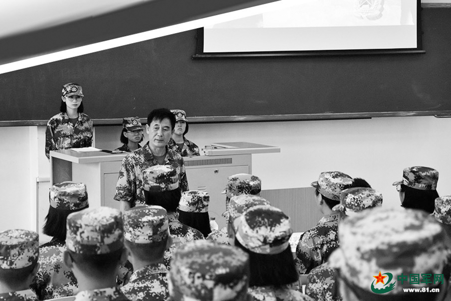 優(yōu)秀退役軍人進(jìn)入校園任教，在三尺講臺立德樹(shù)人  ——  “迷彩園丁”耕耘菁菁校園