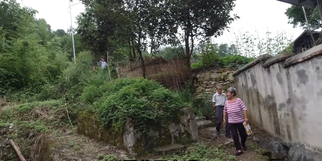 11.png 小伙花1500元買(mǎi)張遺照竟是湖南烈士-云南能投軍創(chuàng )產(chǎn)業(yè)投資有限公司