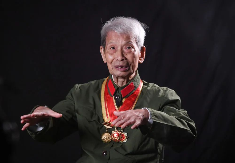 浴血榮光丨致敬抗戰老戰士——王國華、宮健-云南能投軍創(chuàng  )產(chǎn)業(yè)投資有限公司