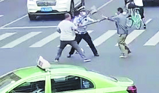 輔警、安裝工、騎手……望平街“六勇士”找到了
他們是普通人更是一眾英雄-云南能投軍創(chuàng  )產(chǎn)業(yè)投資有限公司