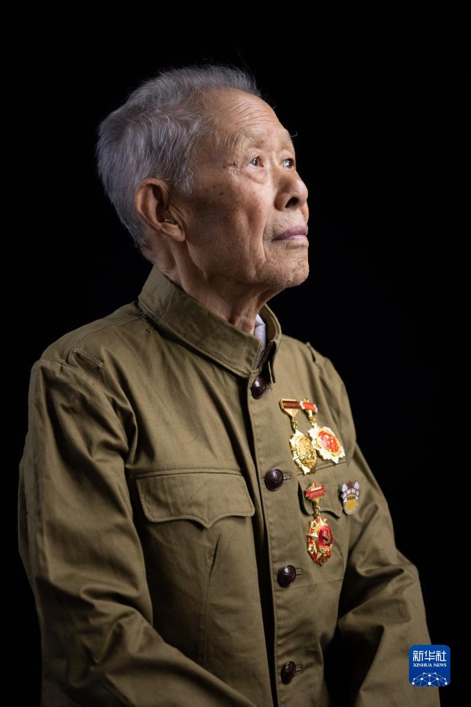 1128911890_16603515312761n.jpeg 浴血榮光丨致敬抗戰老戰士——任永華-云南能投軍創(chuàng )產(chǎn)業(yè)投資有限公司