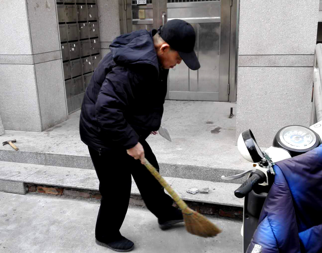 309c236f8da4246b42ca49.png 天有一雙手——記軍休干部吳建德義務(wù)為民服務(wù)11年-云南能投軍創(chuàng )產(chǎn)業(yè)投資有限公司