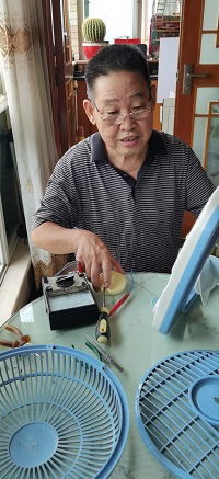 309c236f8da4246b461b10.png 天有一雙手——記軍休干部吳建德義務(wù)為民服務(wù)11年-云南能投軍創(chuàng )產(chǎn)業(yè)投資有限公司