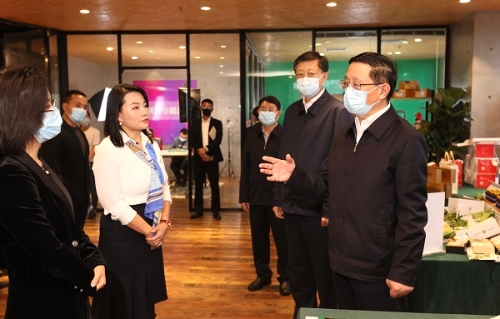 王予波在昆調研大眾創(chuàng  )業(yè)萬(wàn)眾創(chuàng  )新工作時(shí)強調：樹(shù)立“雙創(chuàng  )”鮮明導向 營(yíng)造“雙創(chuàng  )”濃厚氛圍-云南能投軍創(chuàng  )產(chǎn)業(yè)投資有限公司