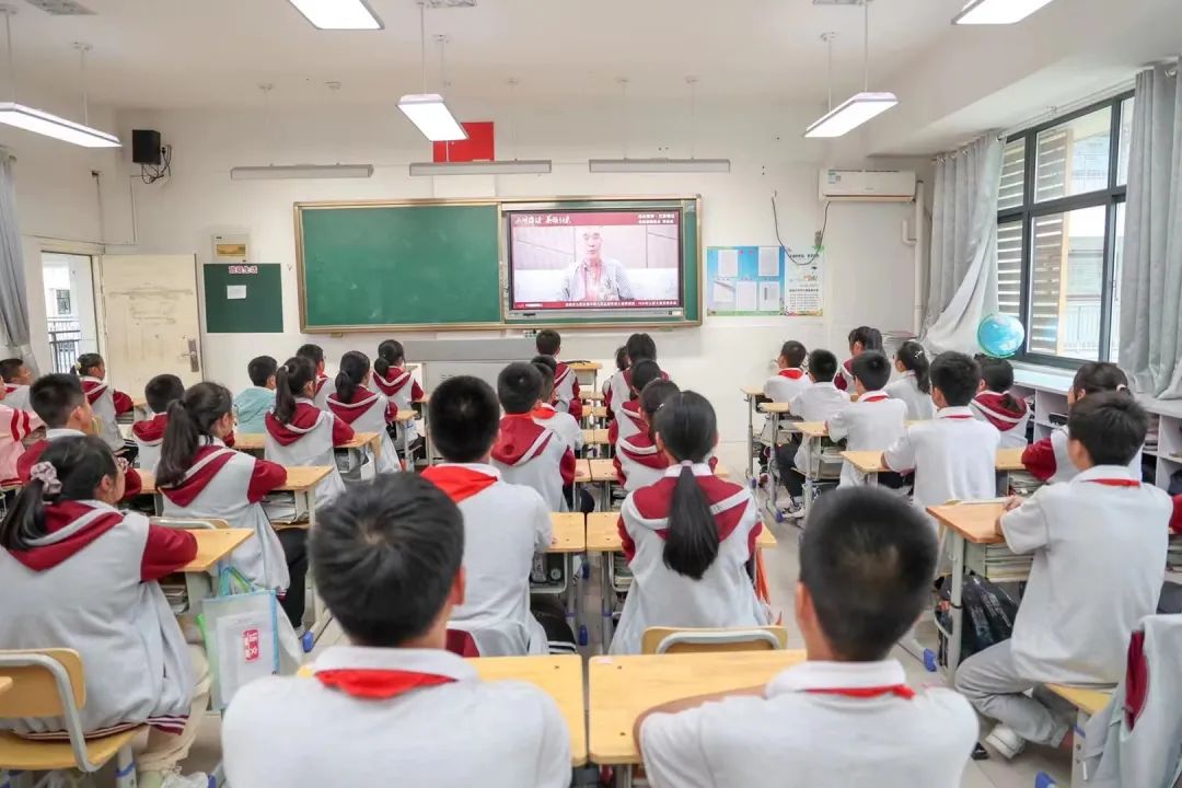 一場(chǎng)主題直播超億人次觀(guān)看，“中國退役軍人”這樣出圈！