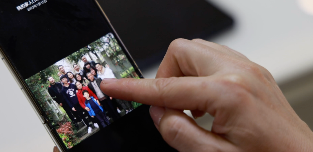 喜報牌匾送到葉光富家，姐姐說(shuō)他從小有個(gè)愿望……