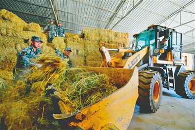 大漠深處，五星紅旗高高飄揚！