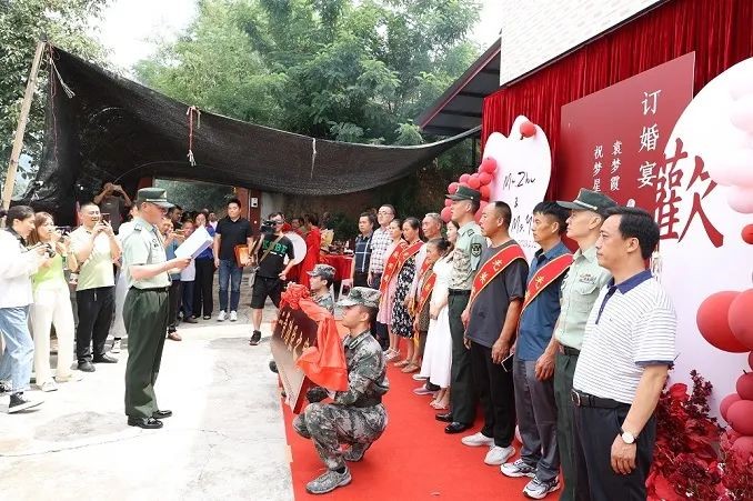 雙喜臨門(mén)！立功喜報送到訂婚現場(chǎng)-云南能投軍創(chuàng  )產(chǎn)業(yè)投資有限公司