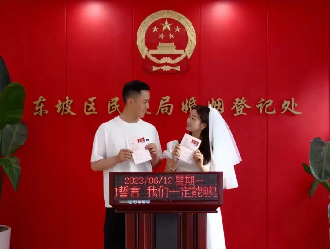 雙喜臨門(mén)！立功喜報送到訂婚現場(chǎng)-云南能投軍創(chuàng  )產(chǎn)業(yè)投資有限公司