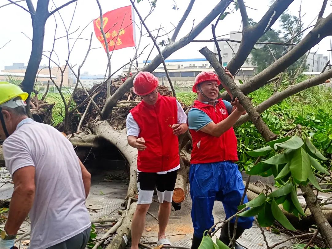 4.4.jpg 勇挑重擔風(fēng)雨同心 退役軍人事務(wù)系統和廣大退役軍人奮戰抗洪搶險救災一線(xiàn)-云南能投軍創(chuàng )產(chǎn)業(yè)投資有限公司