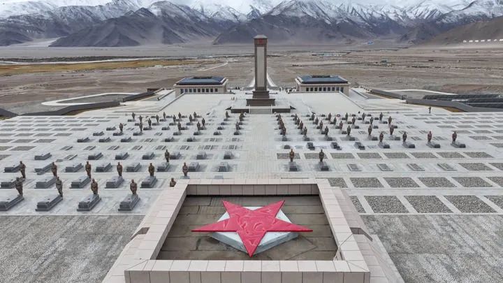 新華社：愿得此身長(cháng)報國——寫(xiě)在第十個(gè)烈士紀念日到來(lái)之際