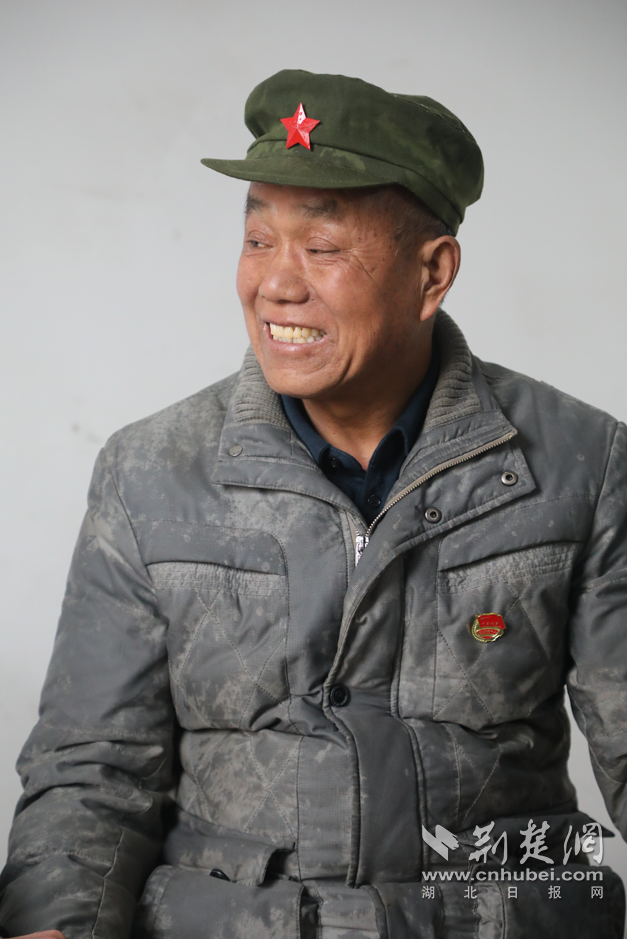 63歲退役老兵從橋上縱身一躍，成功救起落水女子