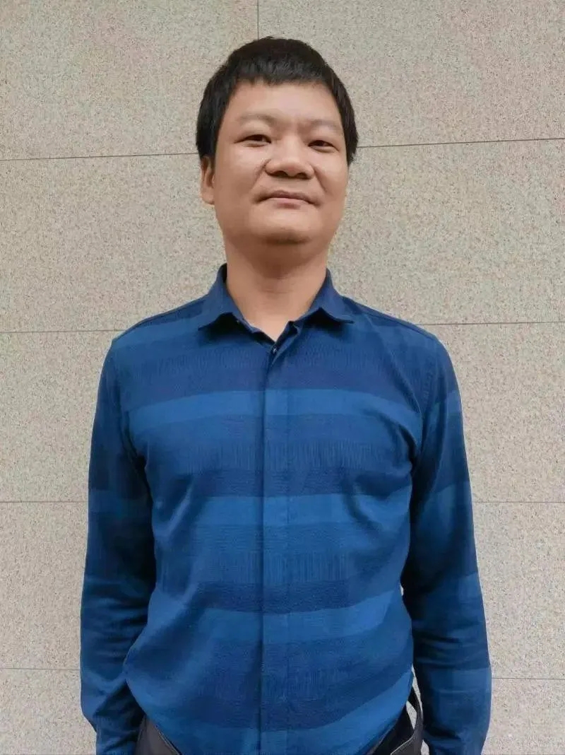 梅大高速上的退役軍人身影