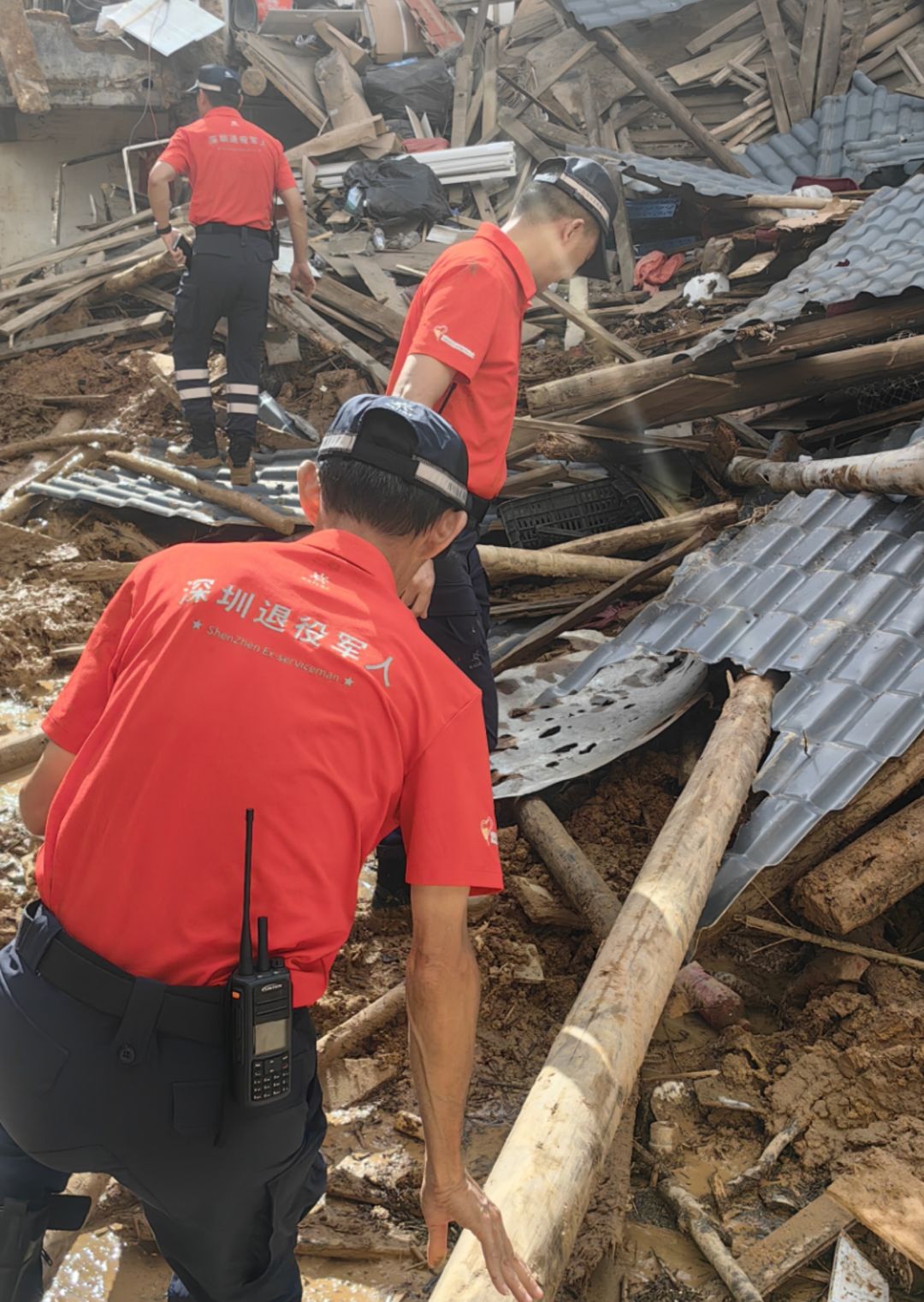 “純粹救援者”的軍人烙印