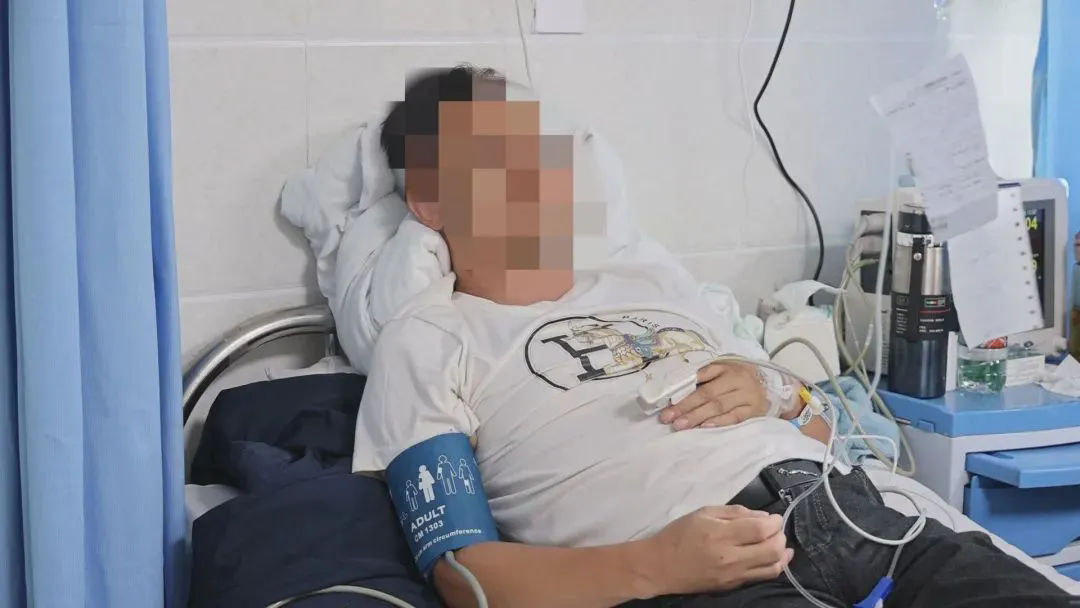 （退役軍人風(fēng)采）死死頂住失控車(chē)輛的他是退役軍人！