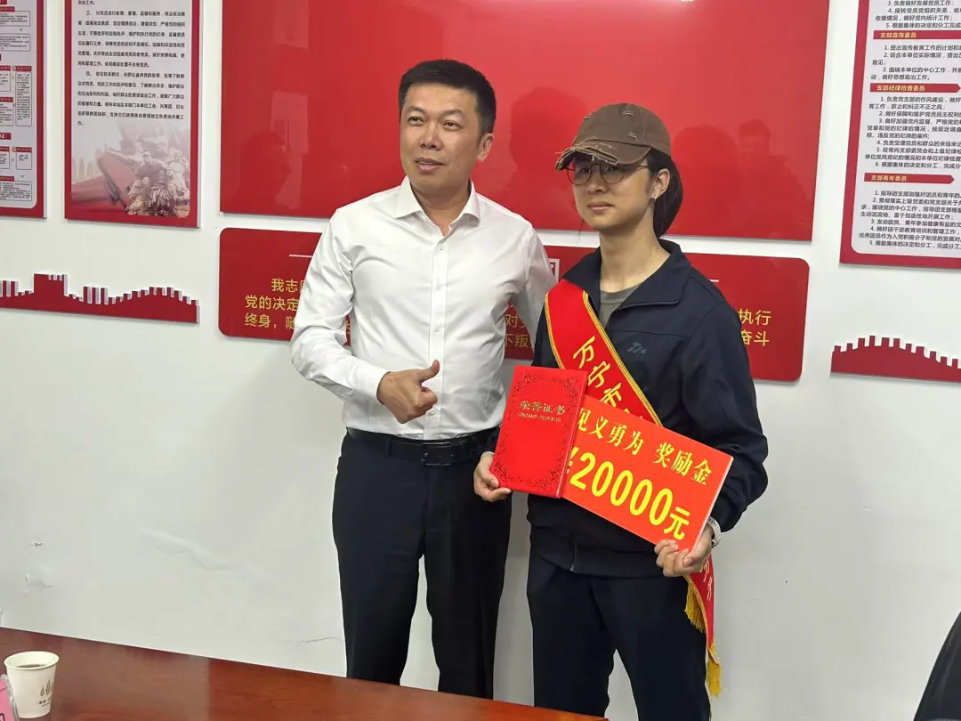 （講述·典型故事）在海南萬(wàn)寧海邊救人的“白衣小哥”是退役軍人！-云南能投軍創(chuàng  )產(chǎn)業(yè)投資有限公司